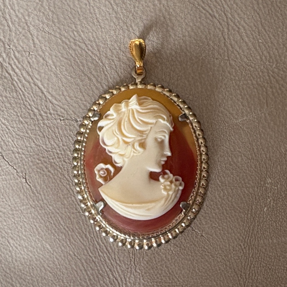 Classic Cameo Pendant